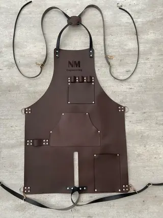 Dark brown split-leg apron engraved NM