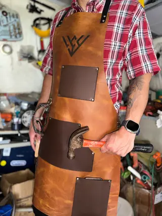 Front pocket and hammer loop in use